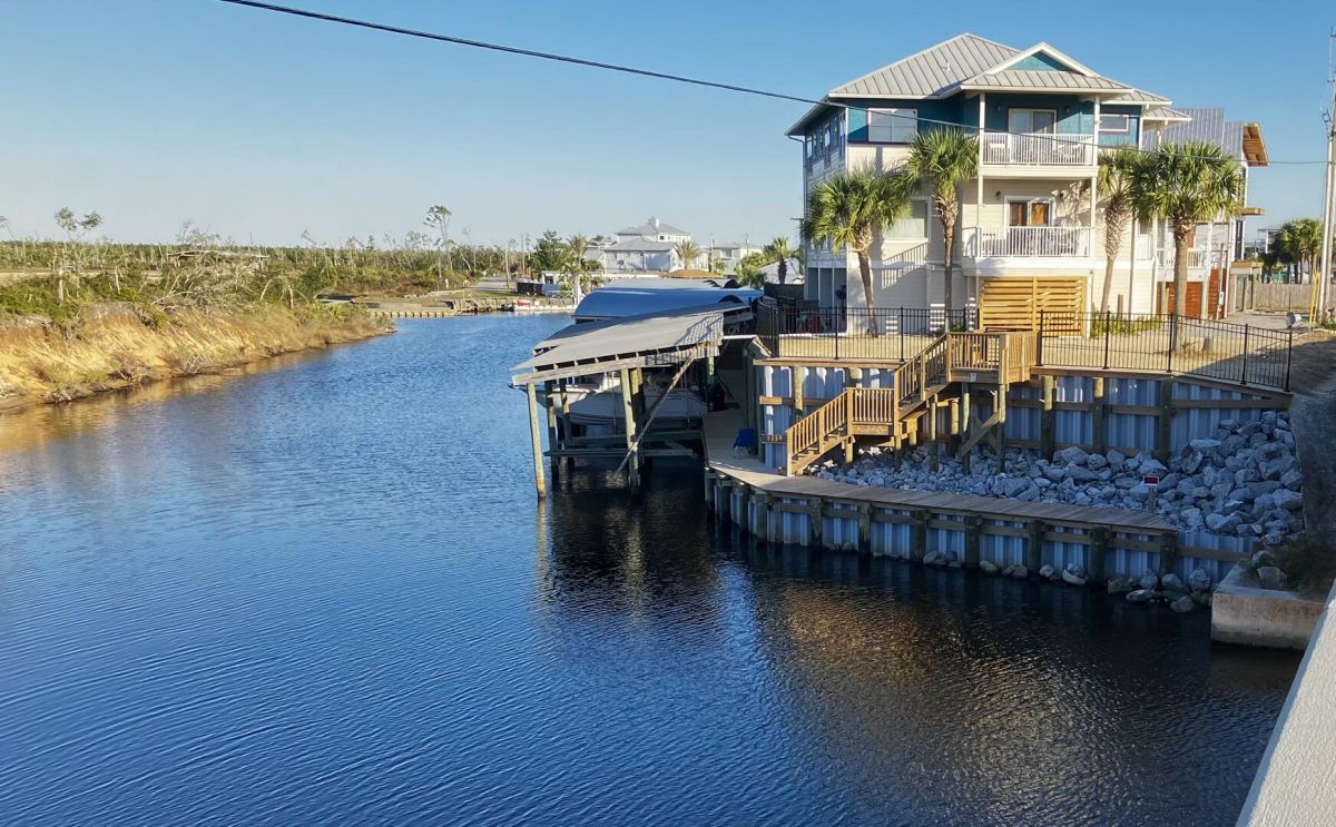 Cajun Cottage and boat slip